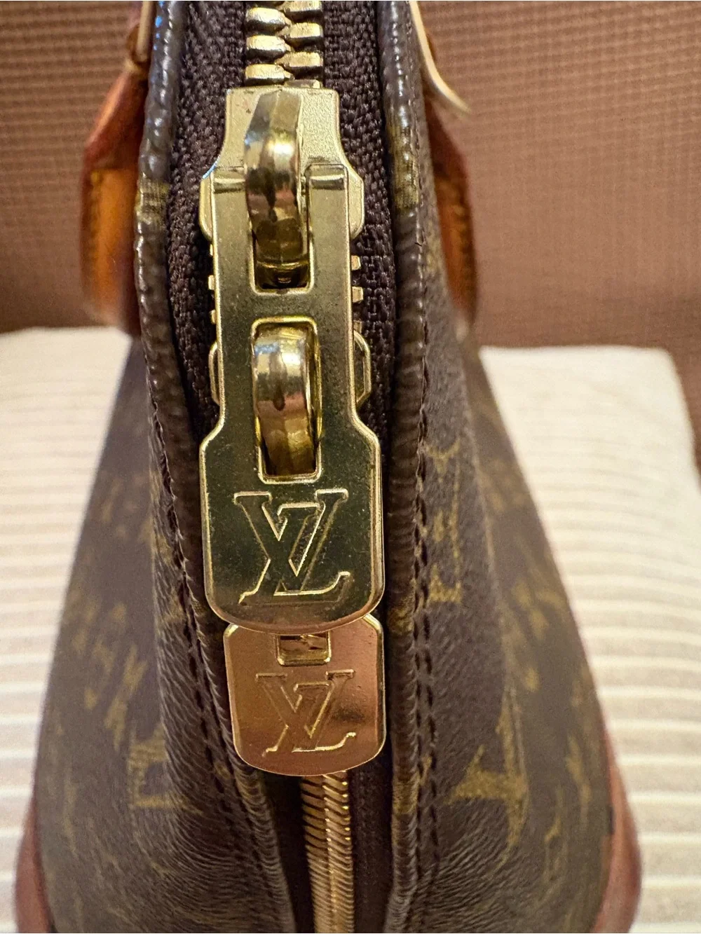 Vintage (2000) Louis Vuitton Monogram Alma  Satchel PM